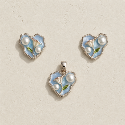 Serene Calla Lily Heart Set